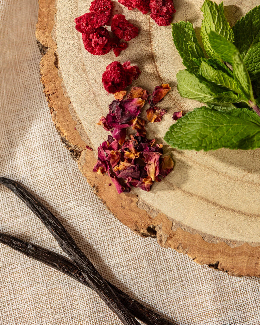 Raspberry Mint Neutral Core Conscious Candle | Chickidee