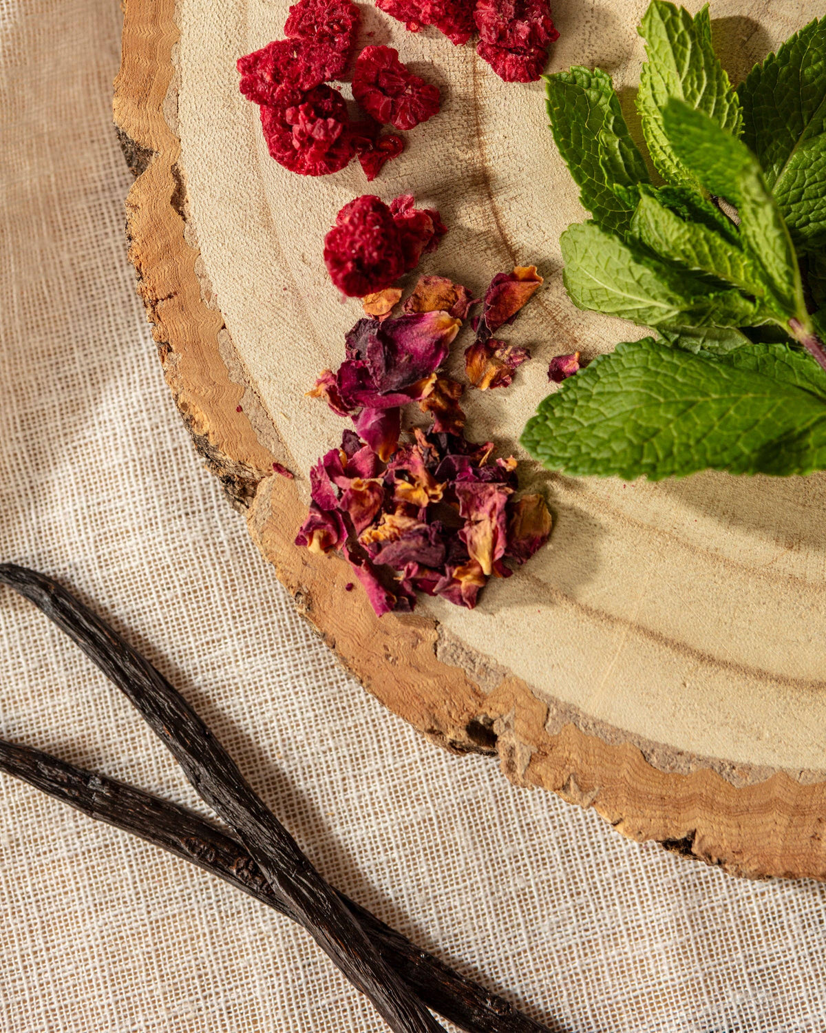 Raspberry Mint Neutral Core Conscious Candle | Chickidee