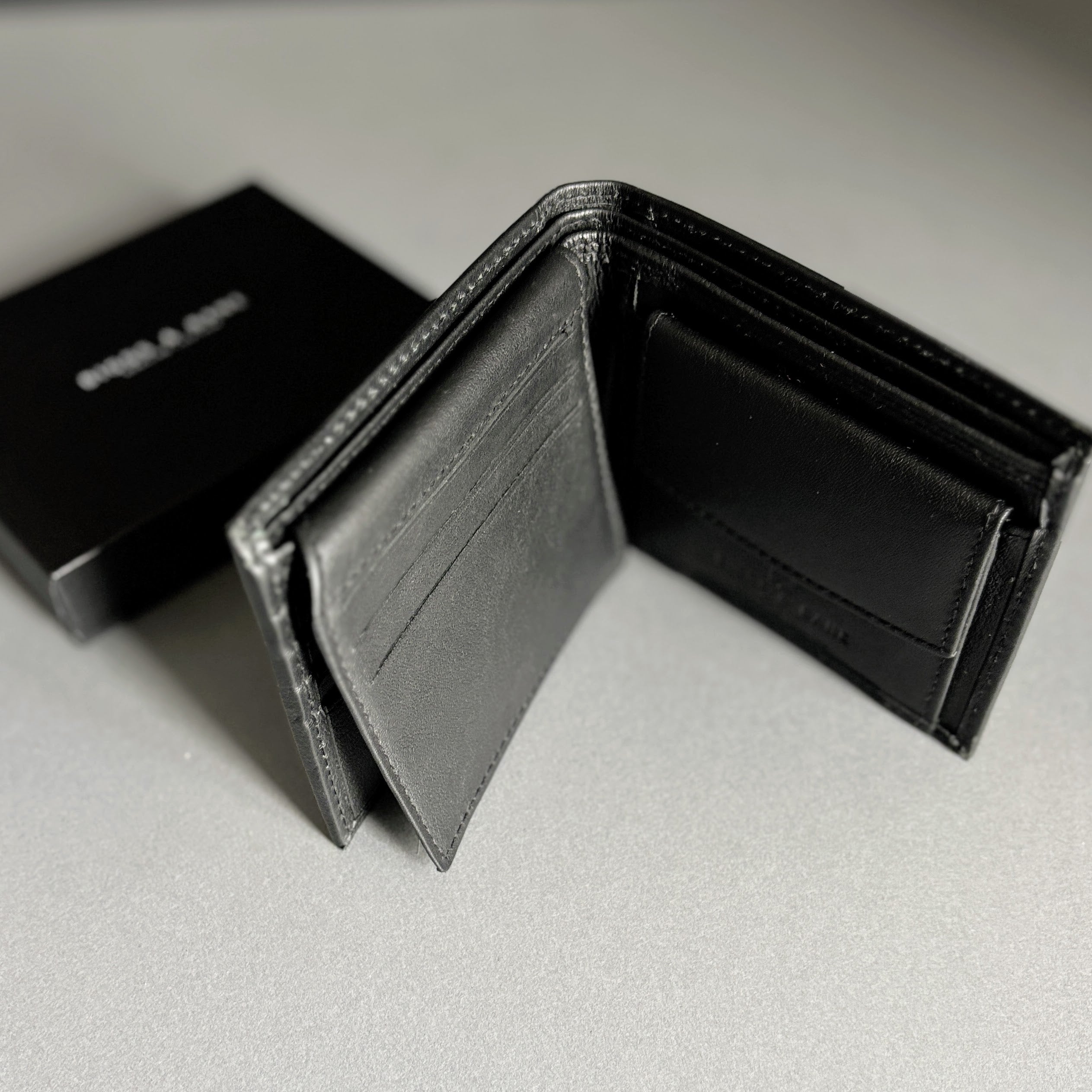 Black Bifold Leather Wallet | Biggs & Bane